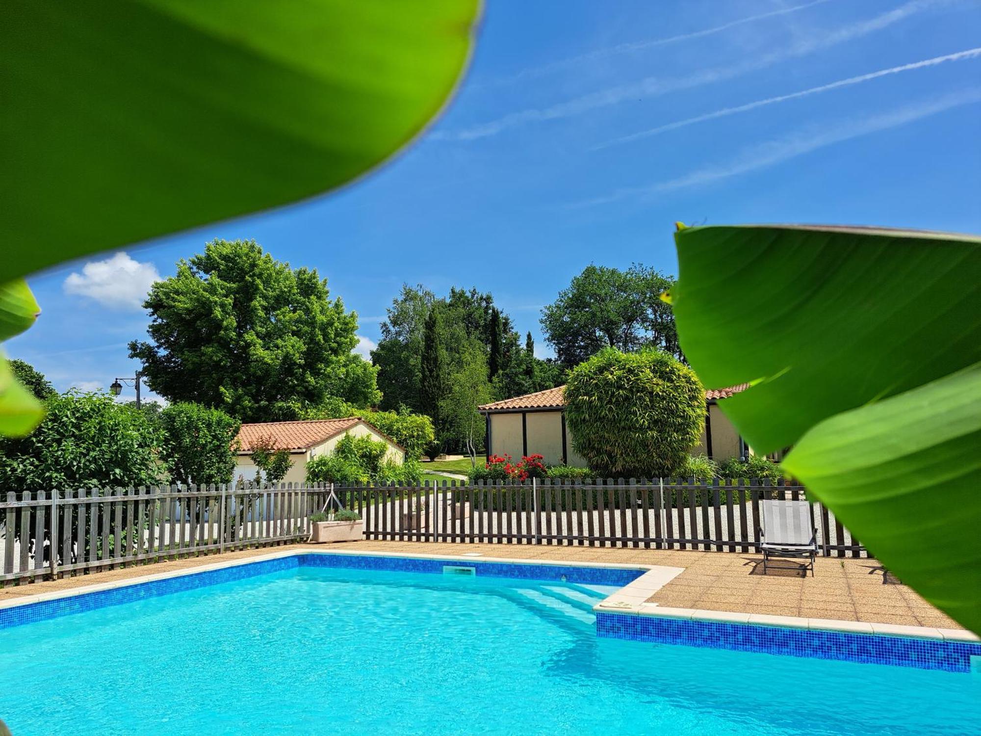 La Barde Montfort, Votre Maison D'Hotes A 4 Kms De Sarlat Dordogne ヴィトラック エクステリア 写真