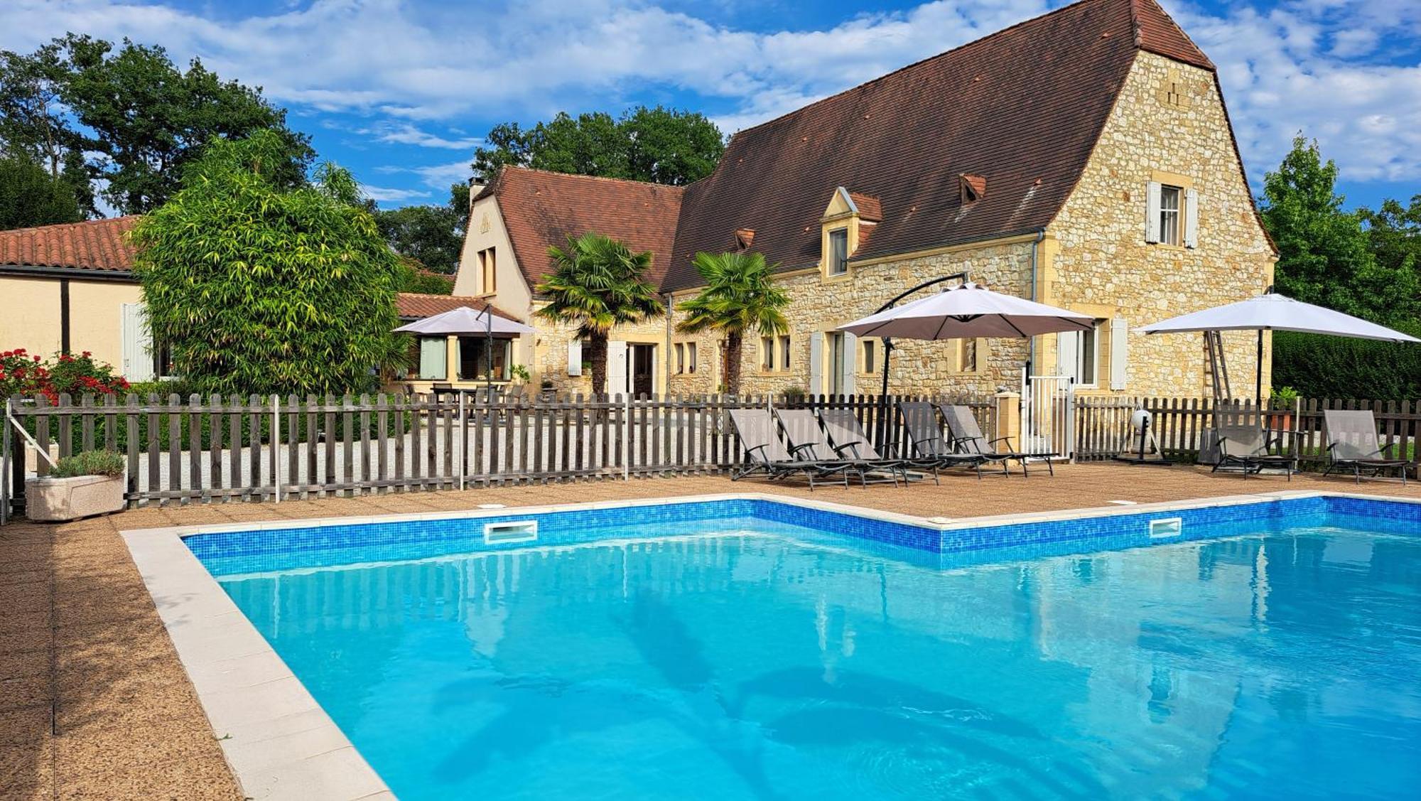 La Barde Montfort, Votre Maison D'Hotes A 4 Kms De Sarlat Dordogne ヴィトラック エクステリア 写真